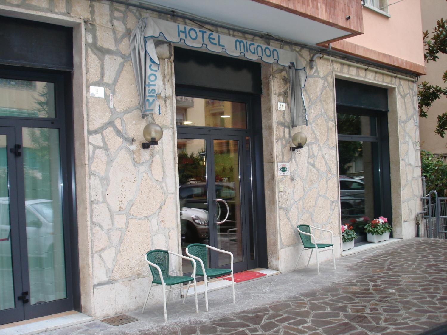 Hotel Mignon 50 Mt Dalla Spiaggia E Dall'Isola Pedonale Alassio Exterior photo