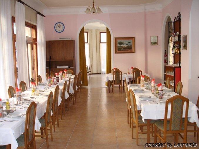 Hotel Mignon 50 Mt Dalla Spiaggia E Dall'Isola Pedonale Alassio Restaurant photo