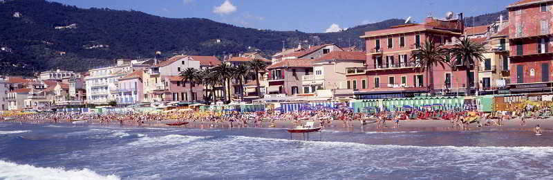 Hotel Mignon 50 Mt Dalla Spiaggia E Dall'Isola Pedonale Alassio Exterior photo